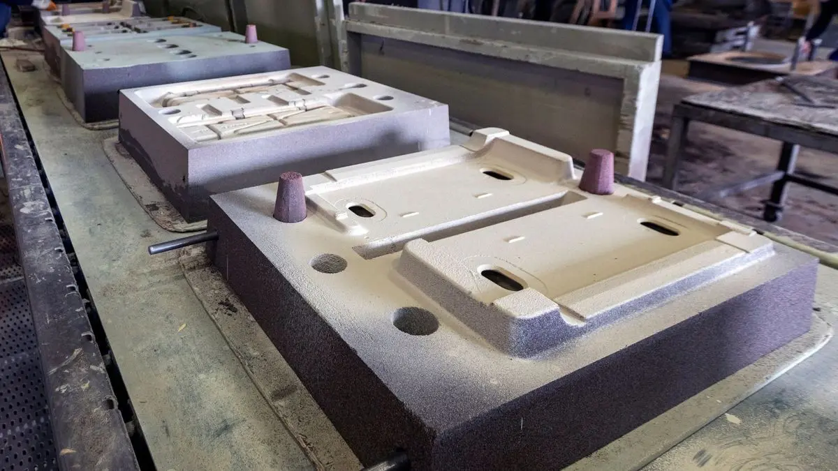 Sand mold setup for gravity casting production